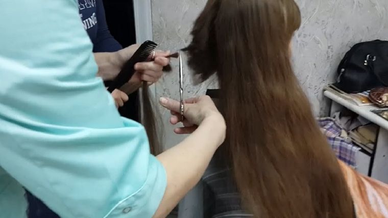 Her hair is are very long. Super long hair Рапунцель headshave. Long hair принудительно. Long hair Cut off. Hershey Cut волосы.